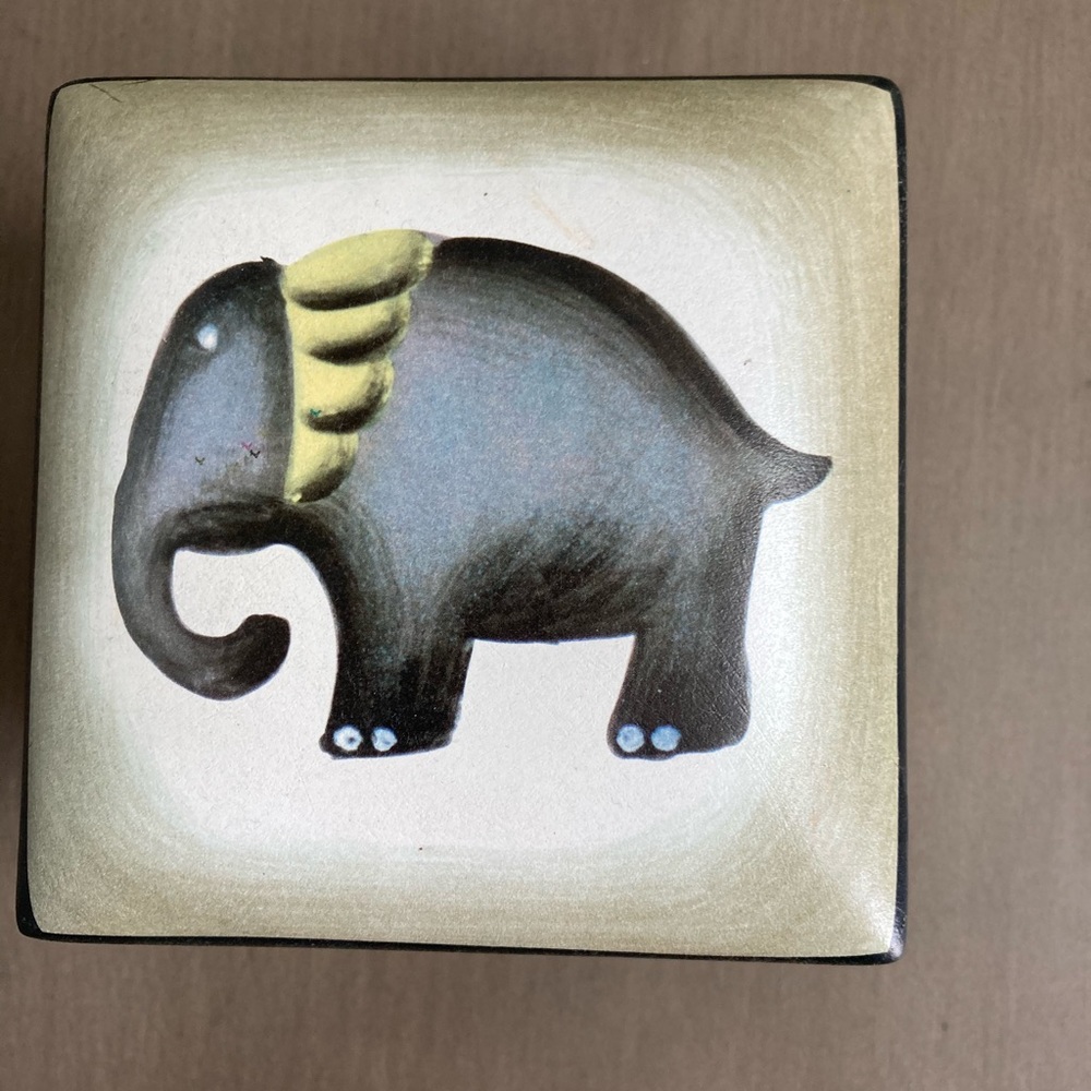 Ceramic elephant trinket box